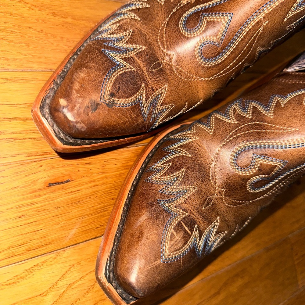 7.5 Ariat Boots! - Picture 6 of 8